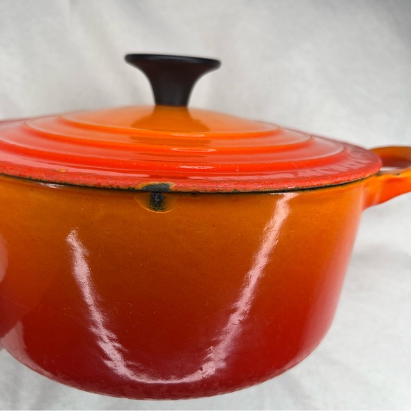 Le Creuset Dutch Oven Round 2 Qts Flame Orange Enameled Cast Iron - Picture 10 of 10
